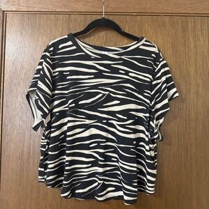 Old Navy Black and Cream Zebra Print Short Sleeve Tee